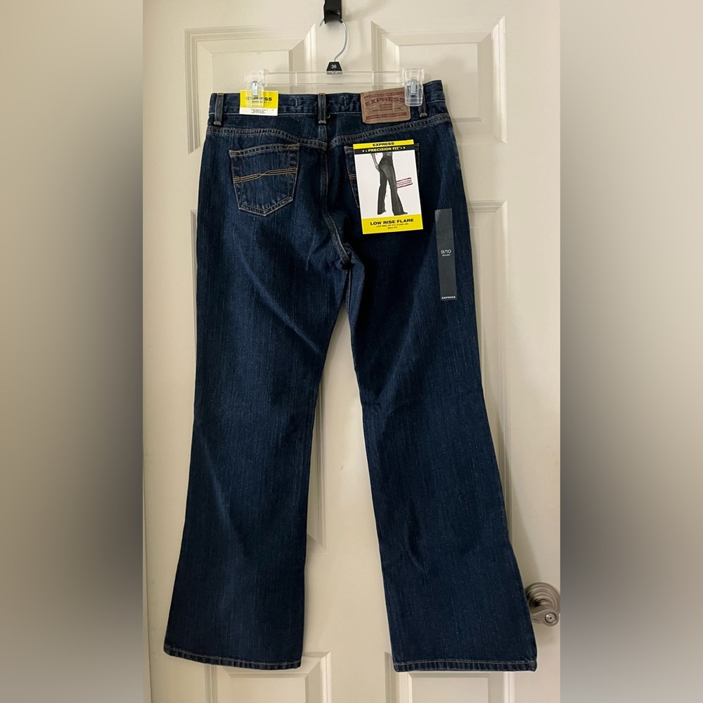 NWT Women’s Express Low Rise Flare blue jeans sexy fit size 9/10 short
